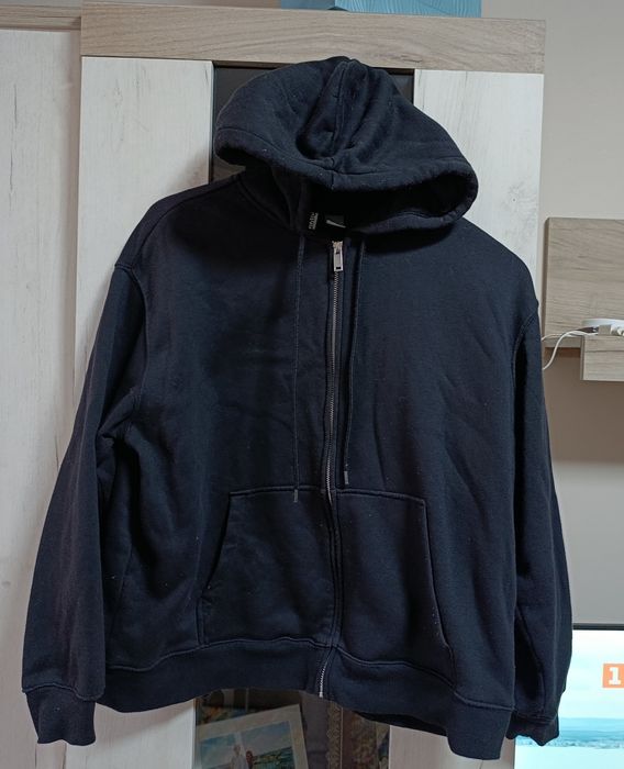 Черен суитшърт с цип и качулка