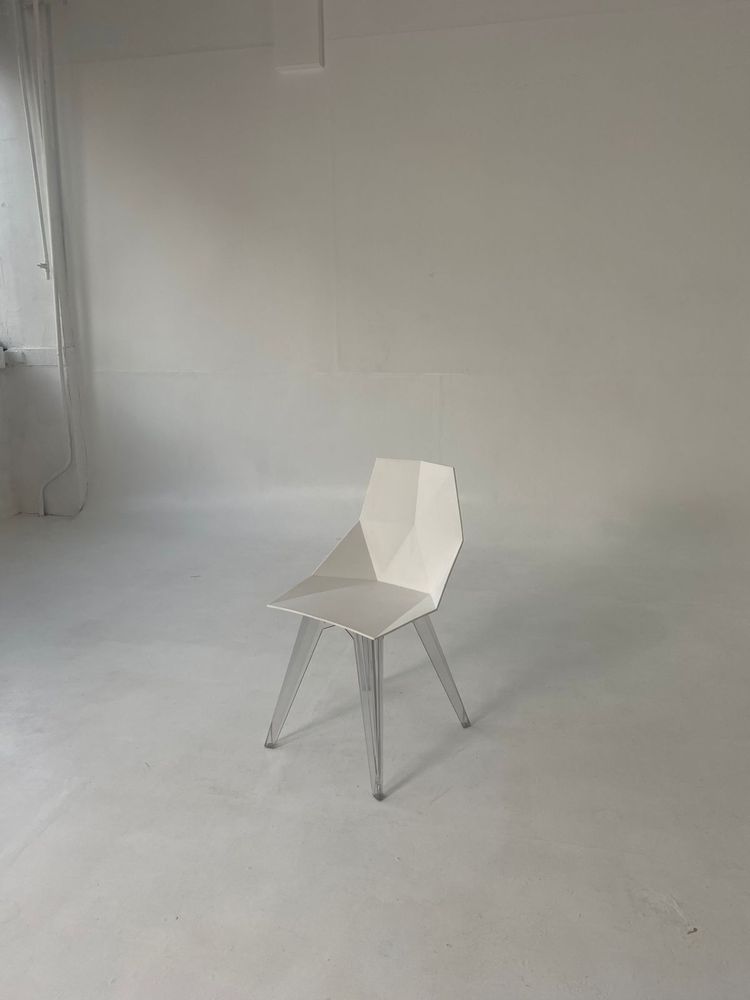 Дизайнерский стул белый