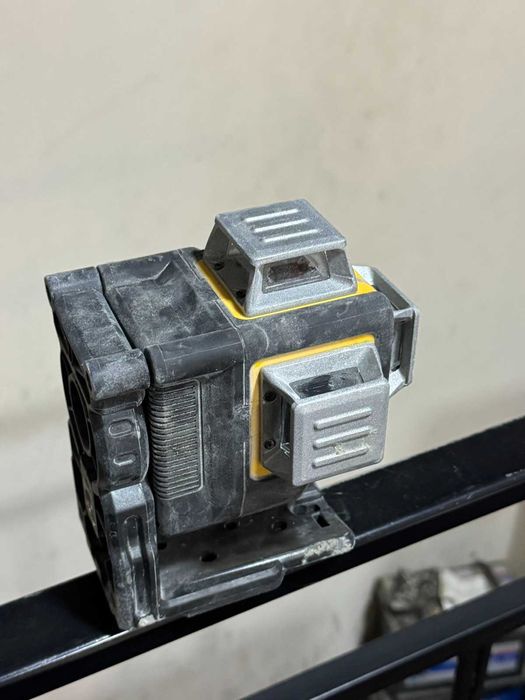 Лазерен Нивелир 3D с 16 линии 360° KrafT Royal + 2 батерии и зарядно