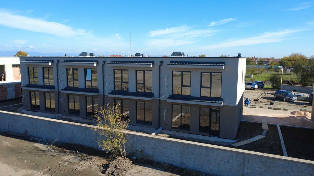 Къщи в нов комплекс в с. Маноле
