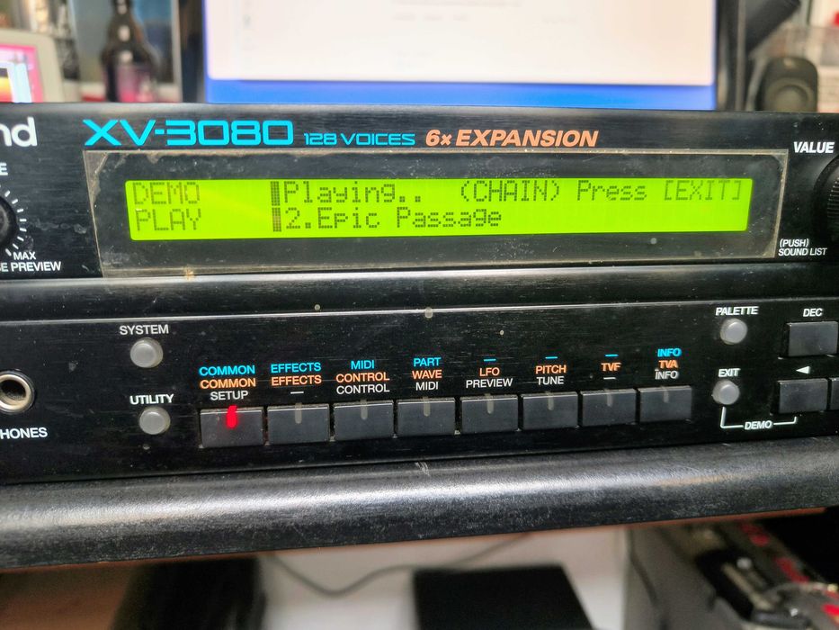 Vând Modul Roland XV-3080 - GM2, 128 Voci, Specificații Complete