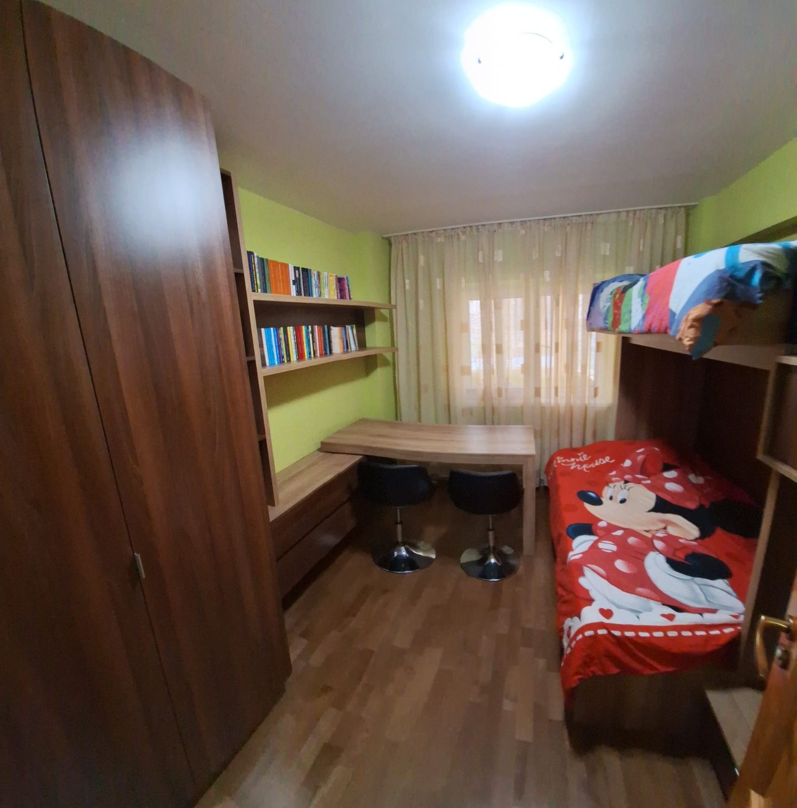 Vând apartament cu 4 camere în Câmpeni