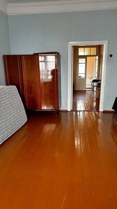 Продаётся 2-комнатная квартира рядом с базаром Чирчик. 66кв