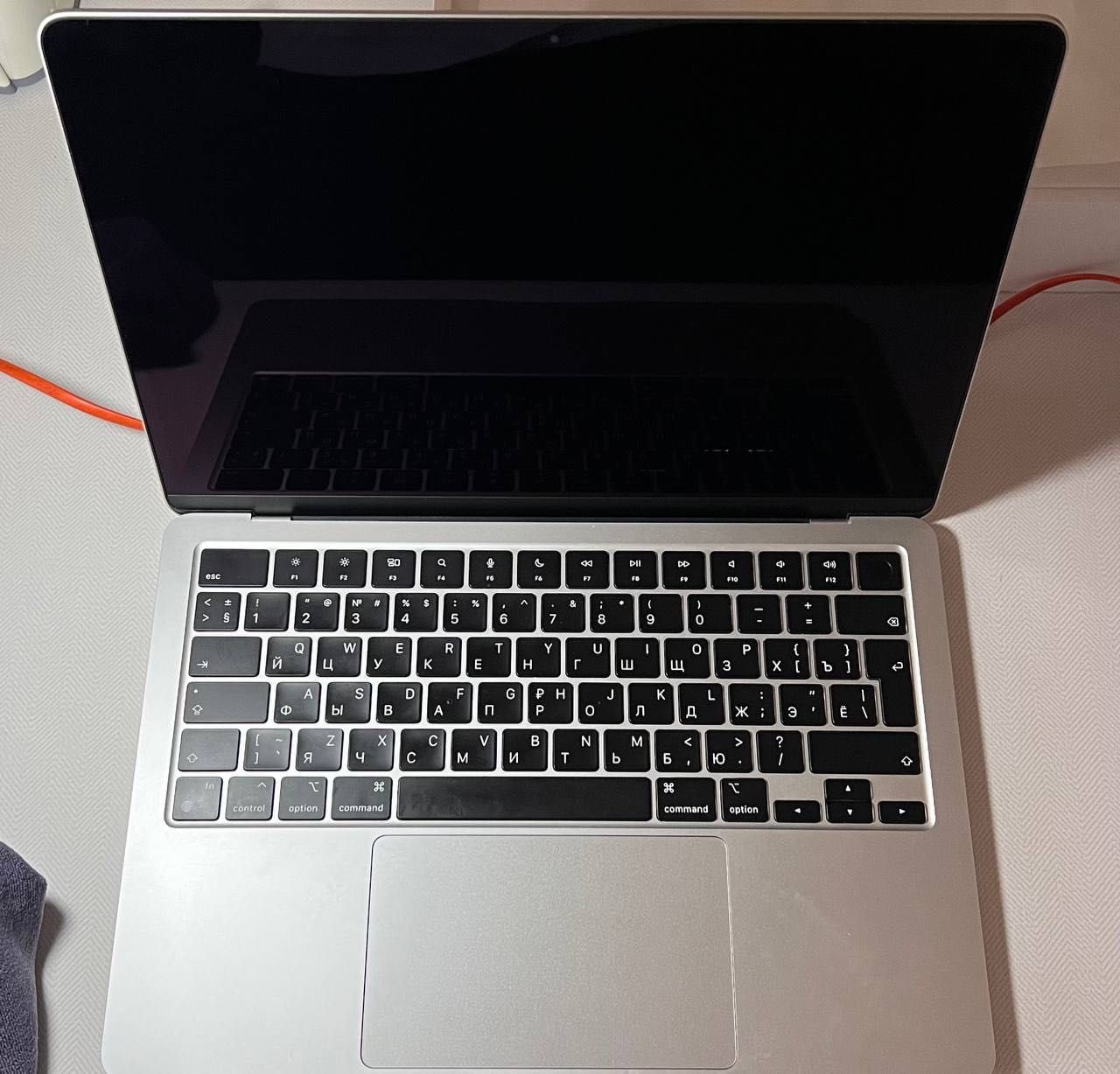 Продаю MacBook Air 13 (2022, M2) — как новый!