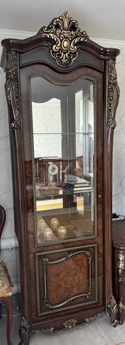 Продам гостиный шкаф