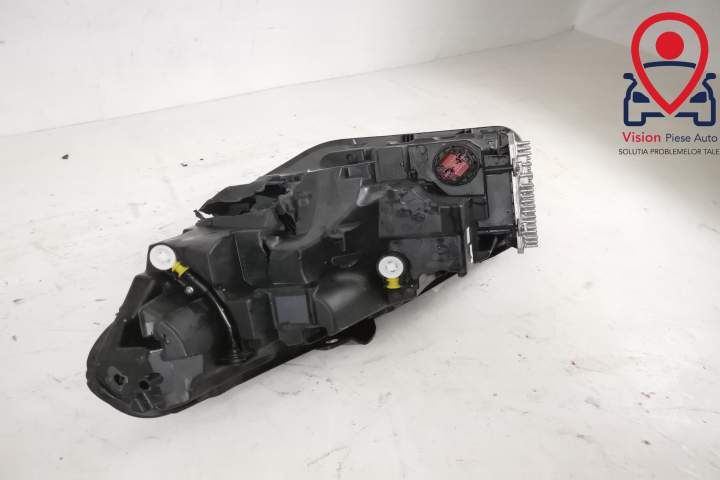 Фар Дясно Оригинален Пълен Лед Адаптивен Премиум РТ С Led модул ПОВРЕД