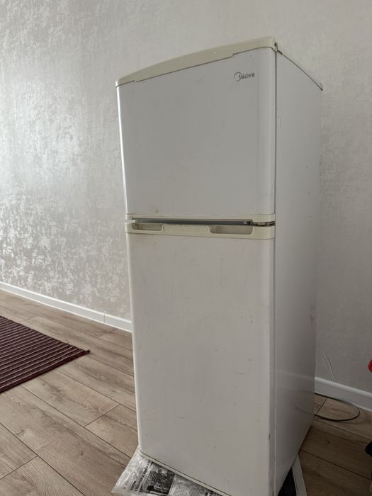 Продается б/у холодильник