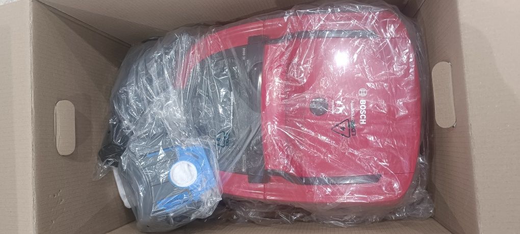 Aspirator Bosch cu injecție-extractie BWD421PET