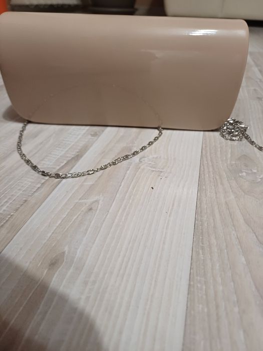 Абитуриенска рокля