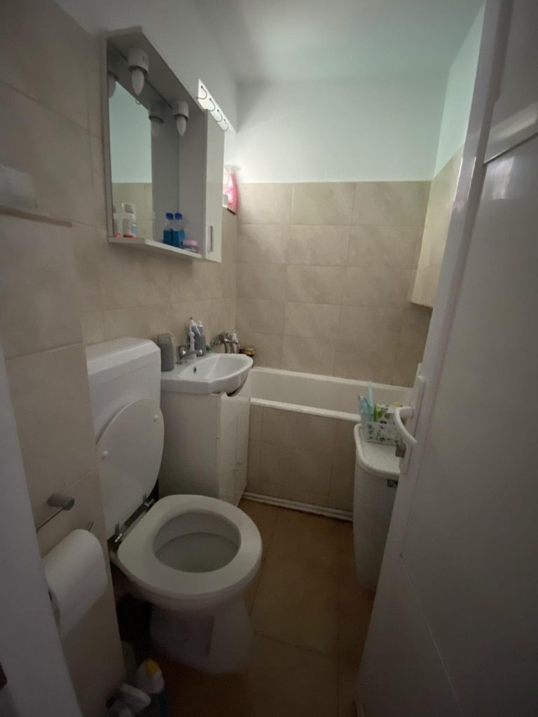 Vând apartament cu doua camere