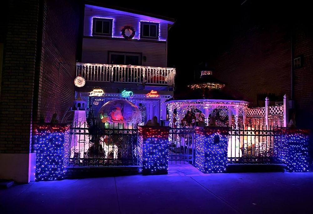 Новогоднее оформление фасада
Новогоднее оформление ТЦ
Новогоднее оформ