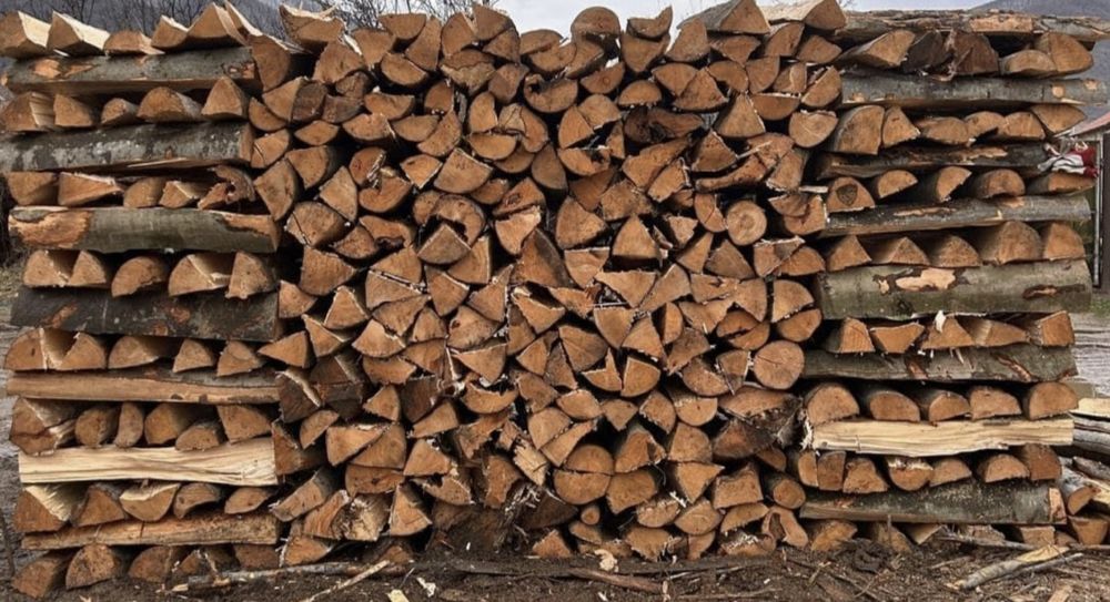 Vând lemne pentru foc