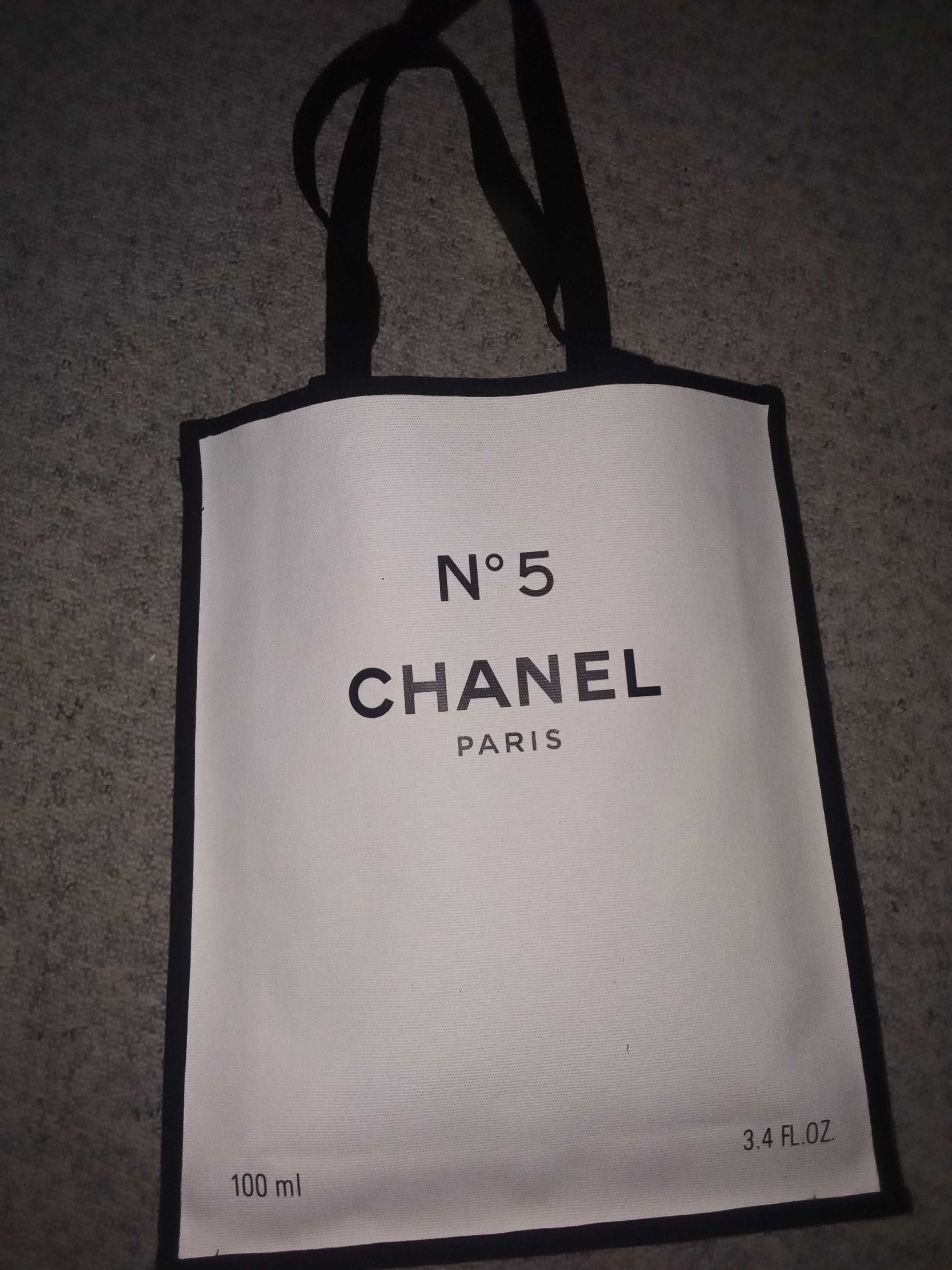 Chanel чанта. Нова