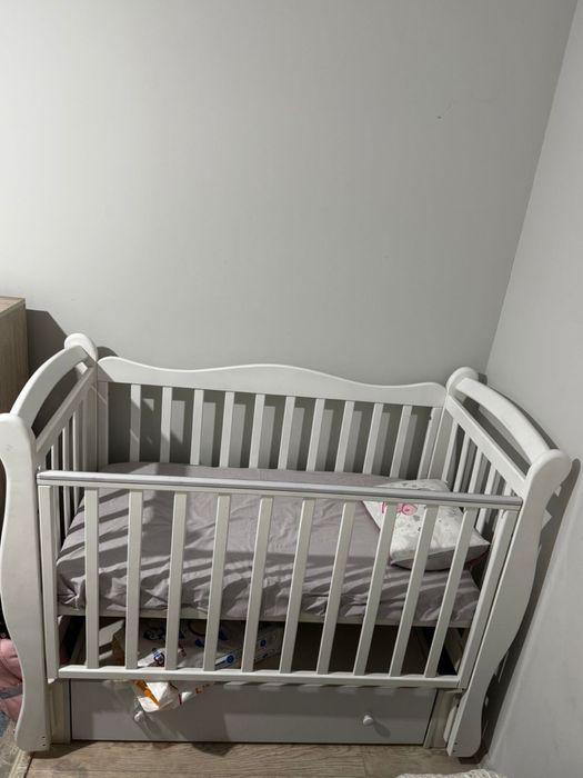 Манеж детский в хорошем состоянии из дерева