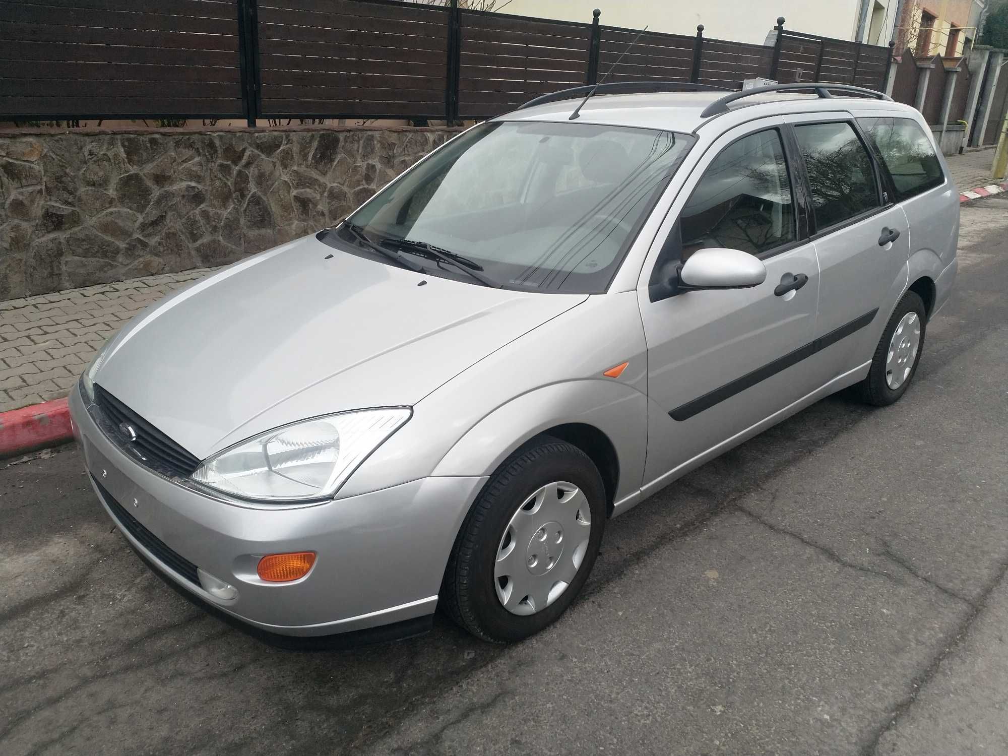 Ford Focus 1.8 benzina  turnier GHIA import Germania