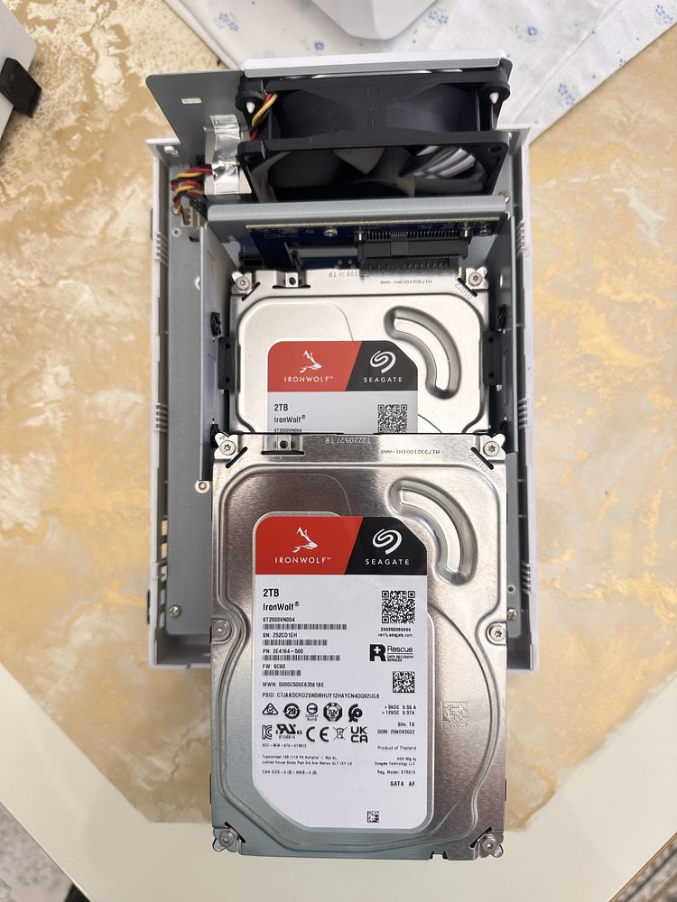 Сетевое хранилище Synology DiskStation DS223j  с 2 дисками Seagate 2тб