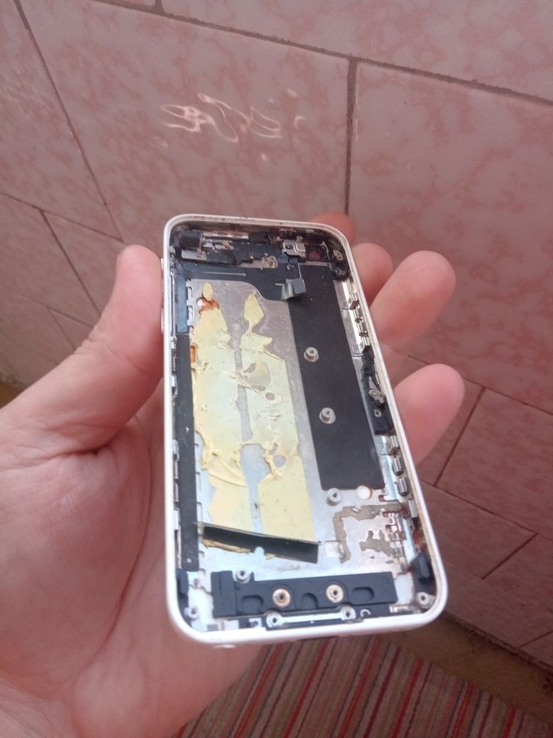 Carcasa pentruRecarosare Iphone 5C Alb - impecabila