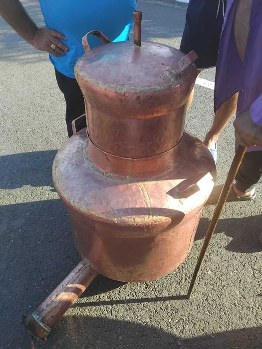 Vand Cazan de tuica din cupru (arama) de diferite modele si dimensiuni