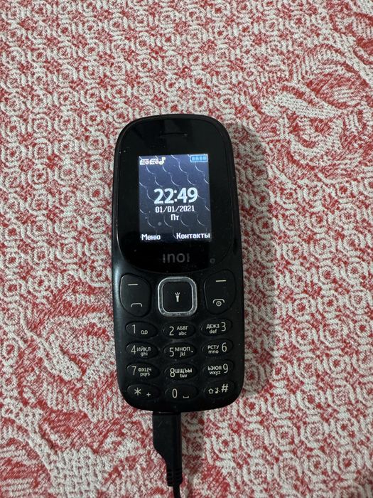 Телефон кнопочный работает, почти не пользовалась