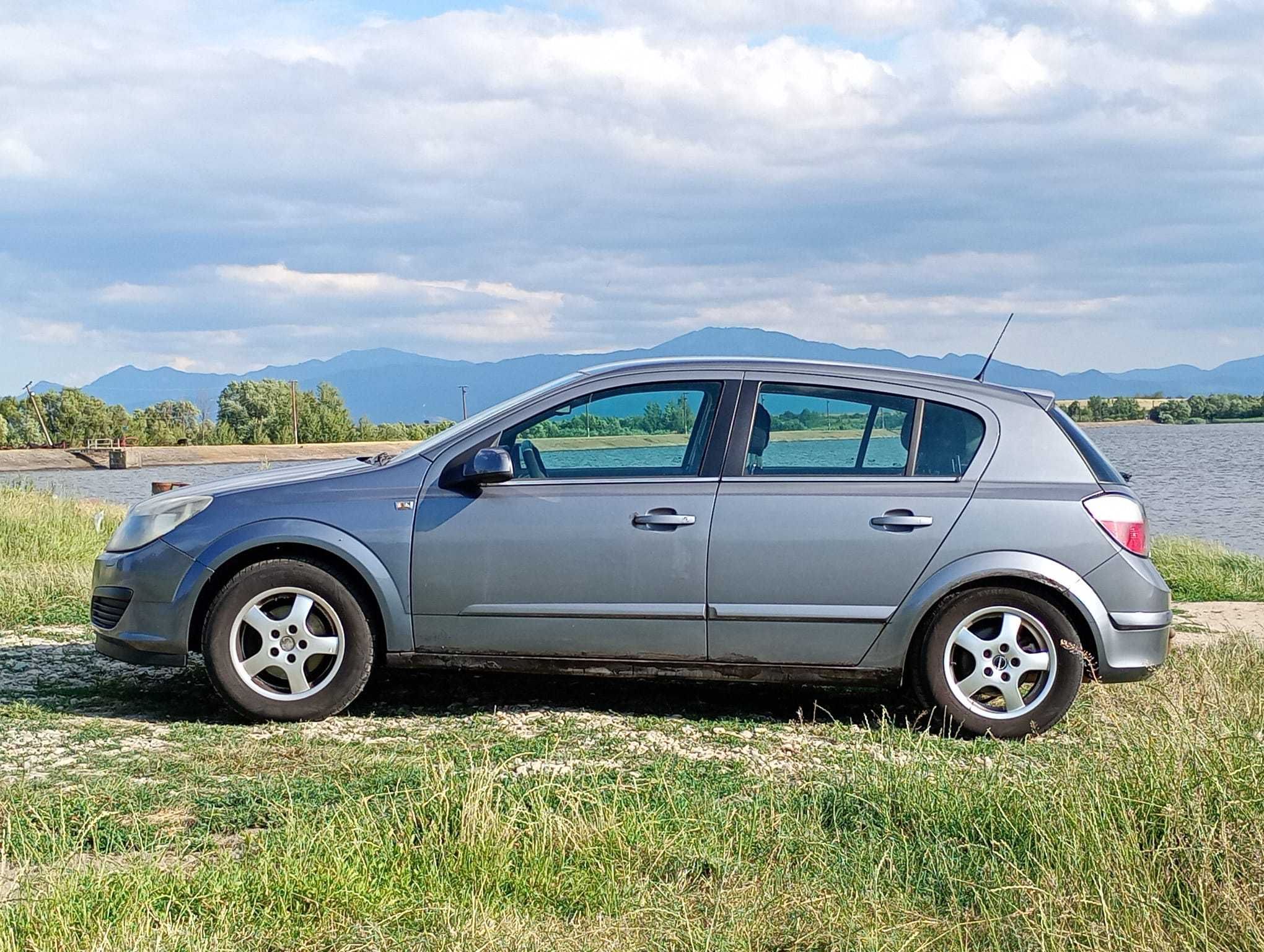 Vand Opel Astra H 2005 pret 5400 lei (anvelope iarna incluse)