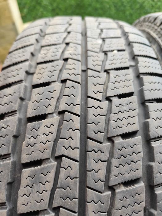 3 бр Зимни бусови гуми Hankook