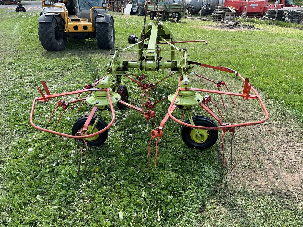 Grebla greblatoare imprastiat intors risipit fan Claas krone deutz