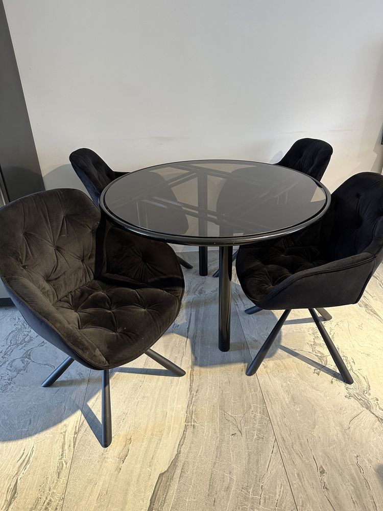 Masă sticlă si scaune catifea rotative 360