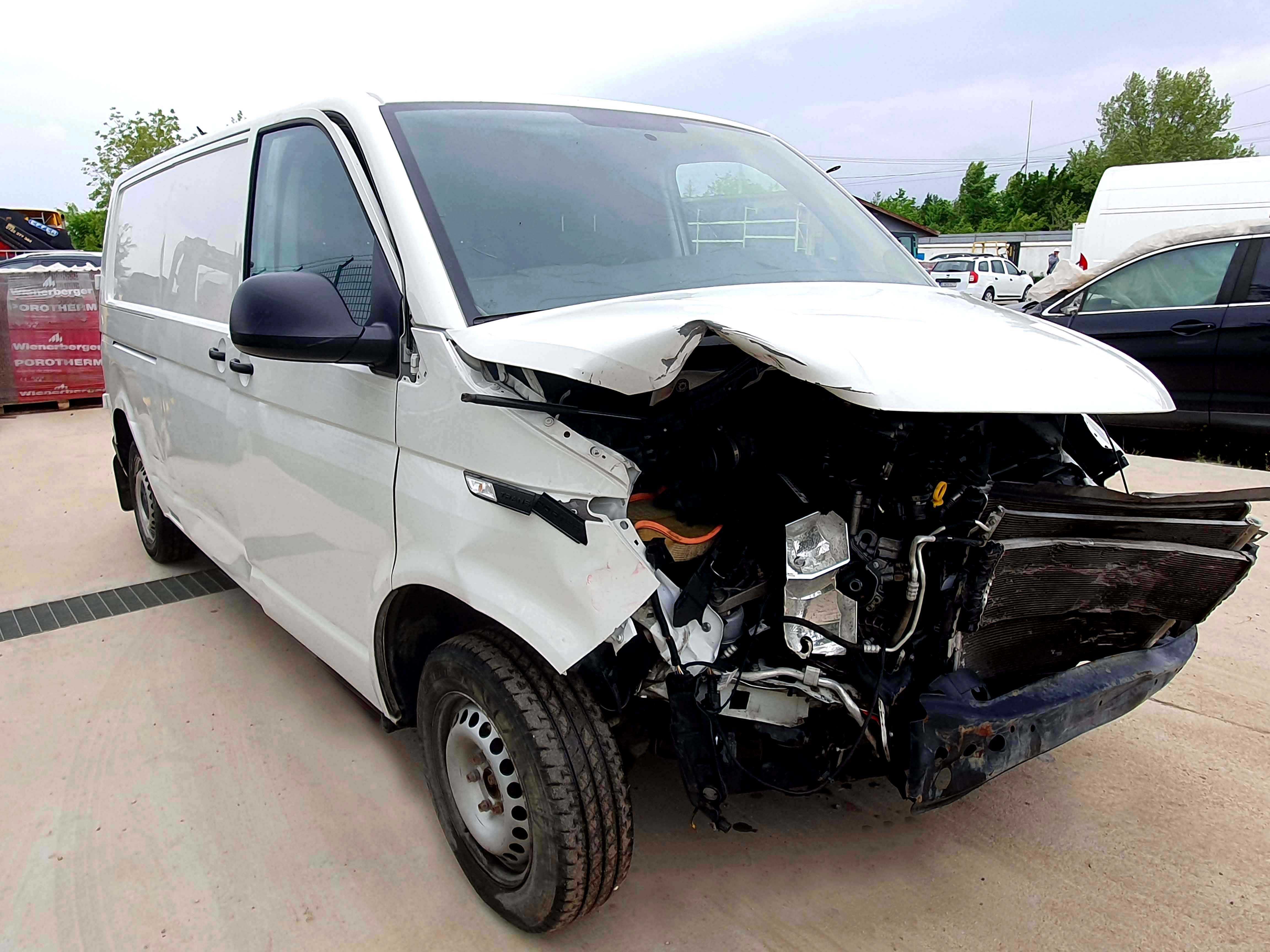 VW Transporter, T6, 2020, motor 2.0 tdi, Aer Conditionat - avariat