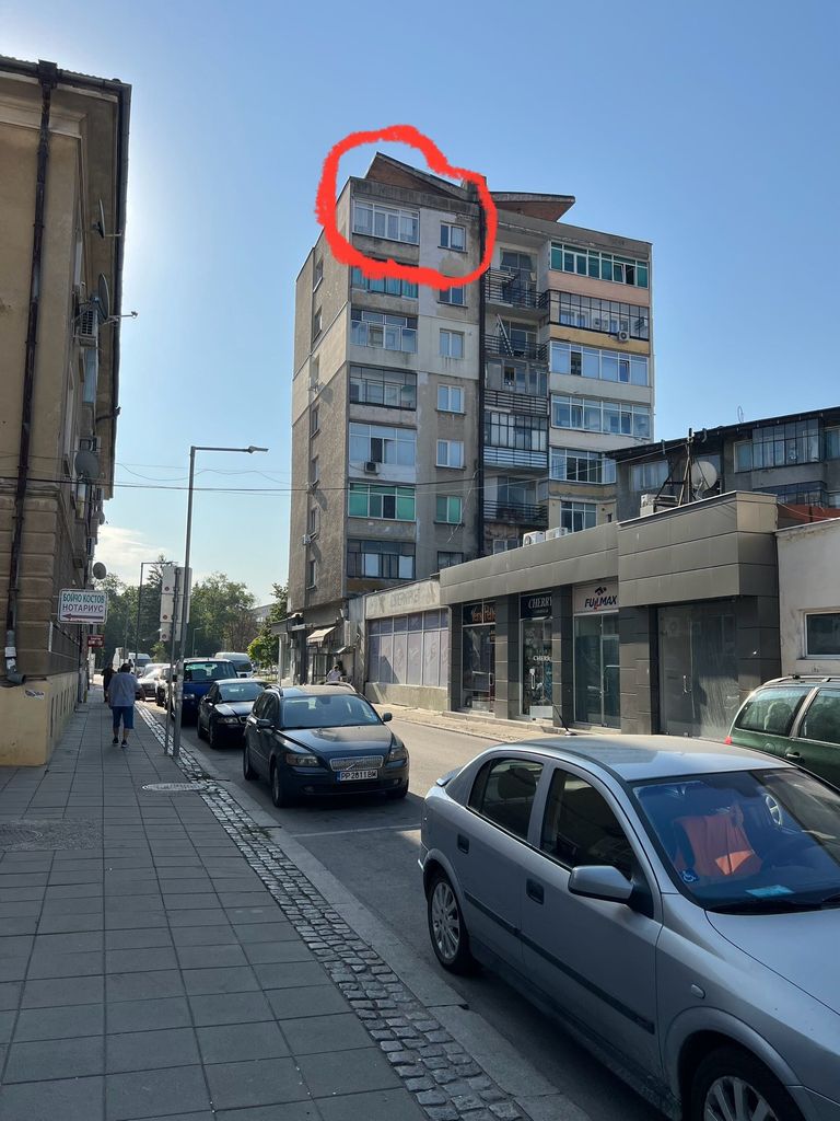 Продава се Тристаен апартамент в Разград, Център - 75 кв.м за 1187 €/кв.м - Снимка #7