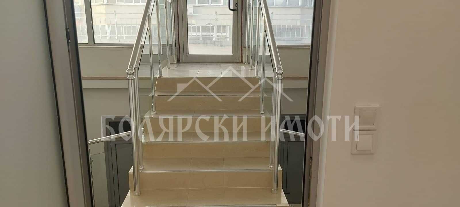 Офис на две нива на бул.Н.Габровски
