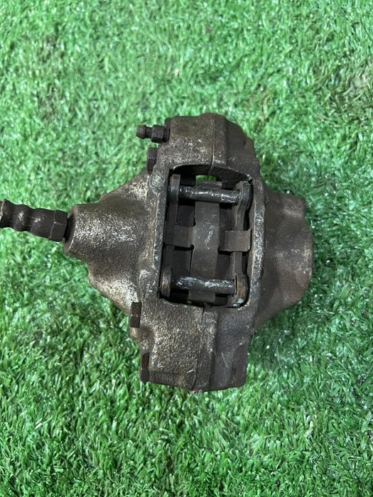 Суппорт задний правый Мерседес Мерс цешка с180 202 Mercedes c180 w202