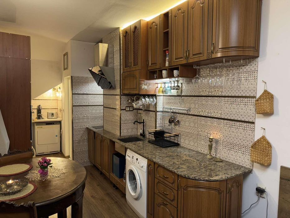 Дава се под наем Едностаен апартамент в Пловдив, Център - 40 кв.м за 900 € - Снимка #2