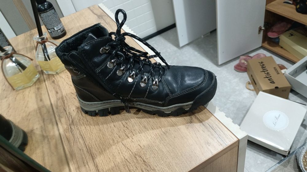 Продам зимнюю обувь