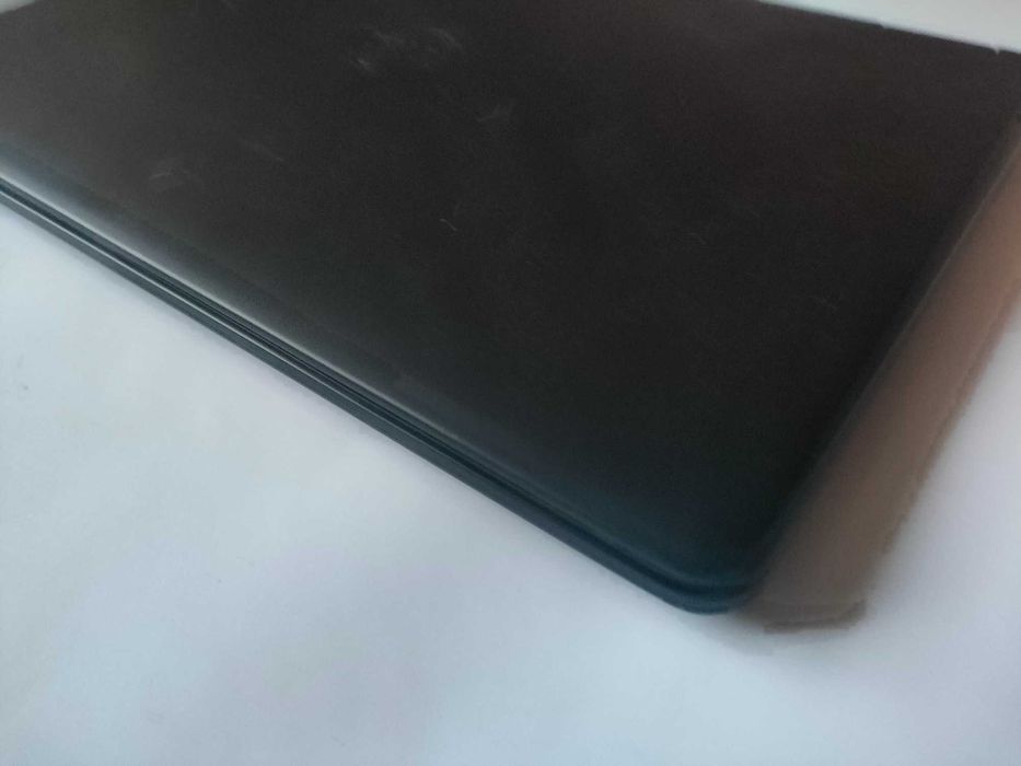 Лаптоп dell latitude e7250 i5/ssd/4 гб здрава батерия