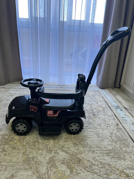 Продается машинка детская