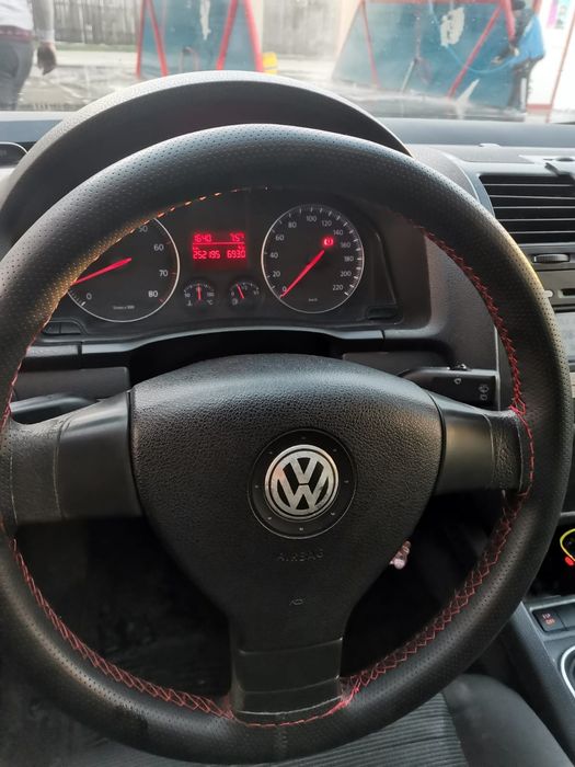 Vând Volkswagen golf 5