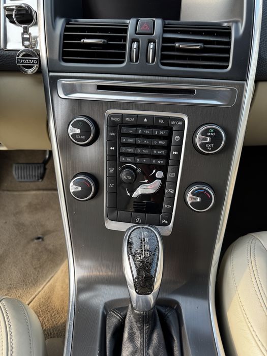 ANUNȚ DE VÂNZARE – Volvo XC60 D4 181 CP Automată