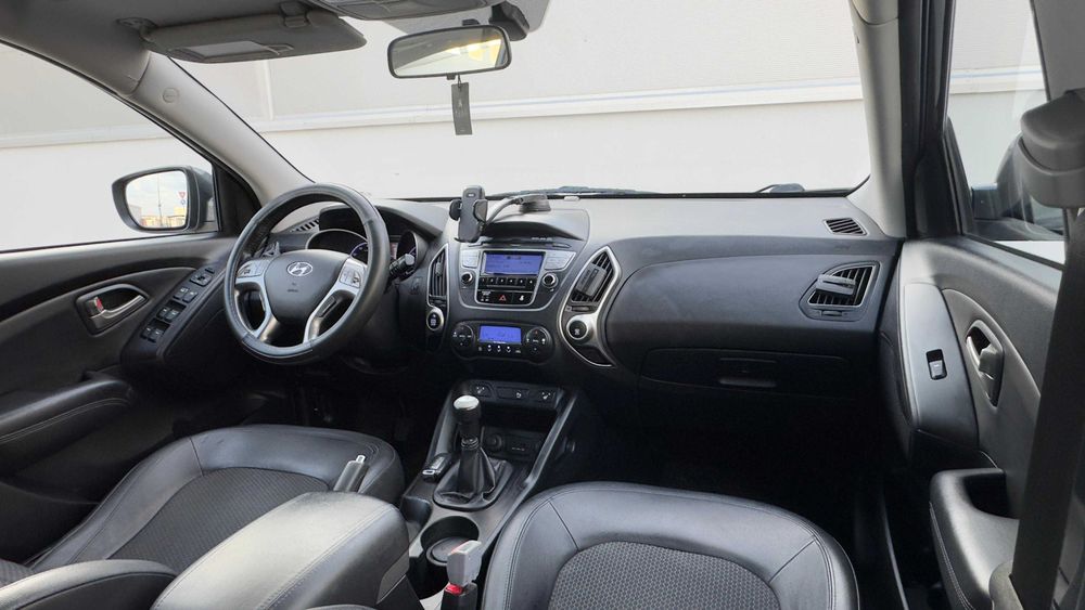 Proprietar , vand Hyundai IX35 , motor 2.0 benzina , panoramic