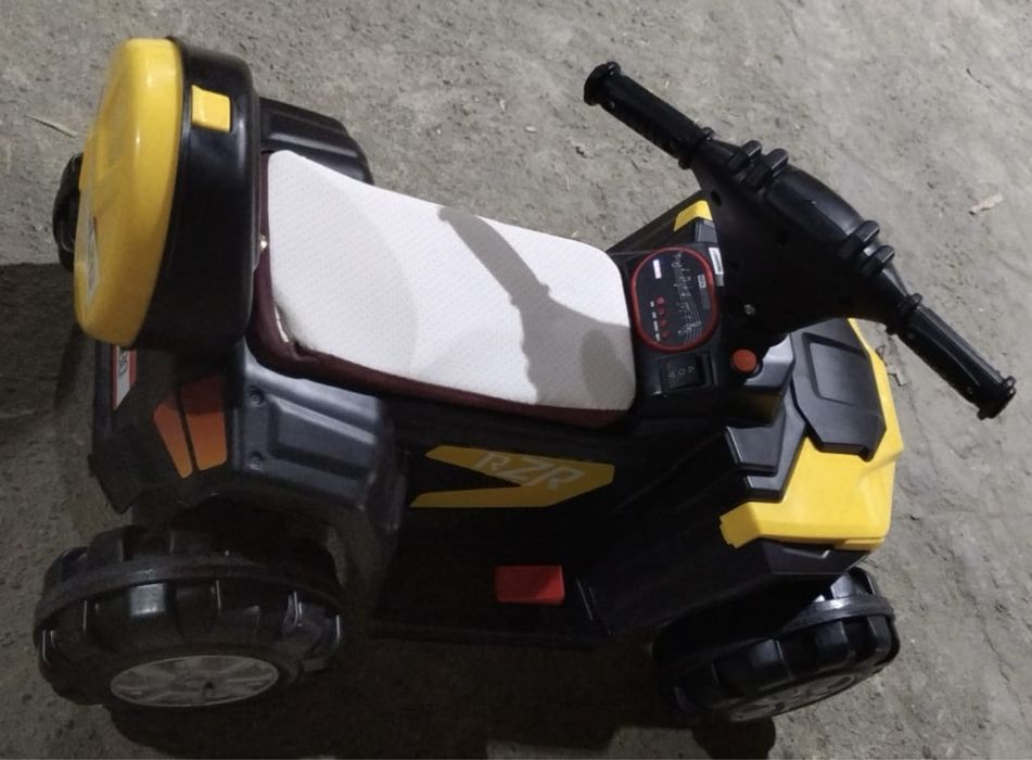 Atv electric cu scaun din piele si lumini Nichiduta Race Red