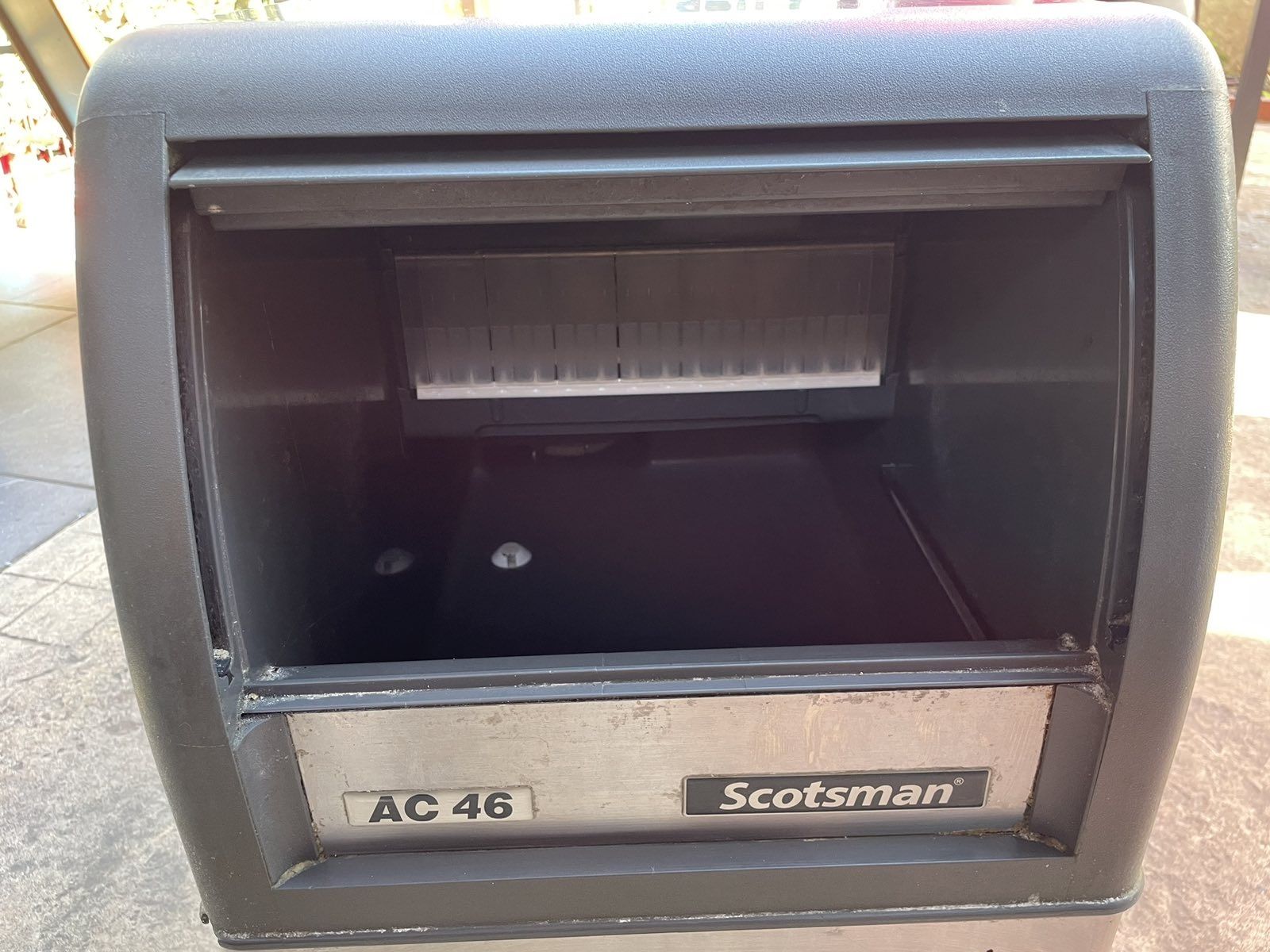 Продавам ледогенератор Scotsman