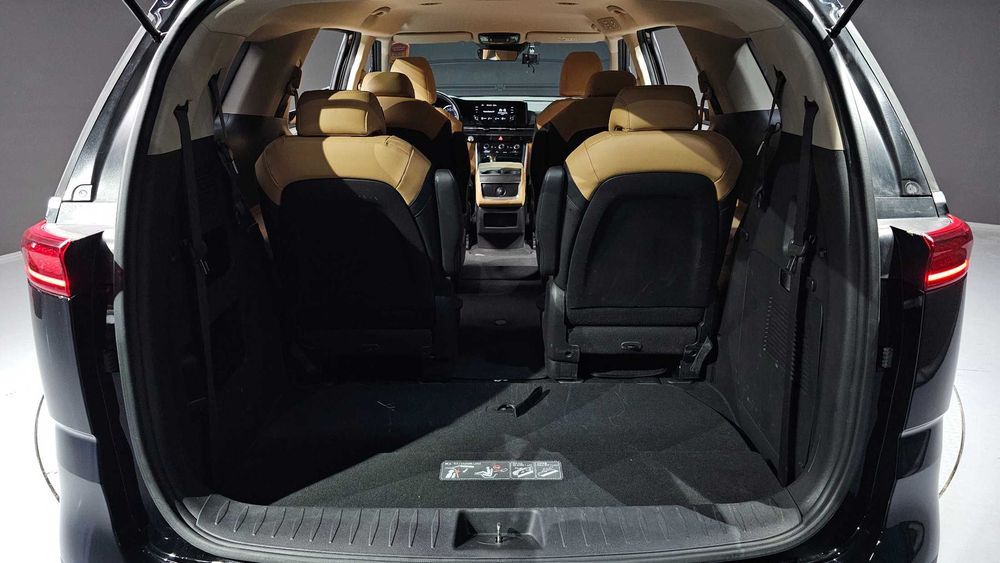Kia Carnival 9-Seater Prestige