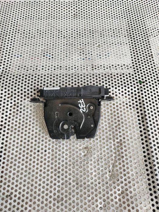 Broasca Blocare Incuietoare Portbagaj Haion Hayon Bmw Seria 4 F32 Cod  - Dezmembrari Arad