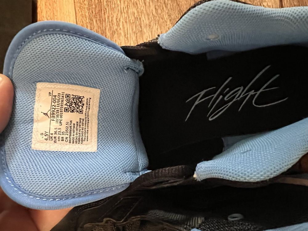 Pantofi Jordan noi , originali 36,5