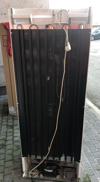 Продавам вертикален фризер Liebherr  – 350 лв