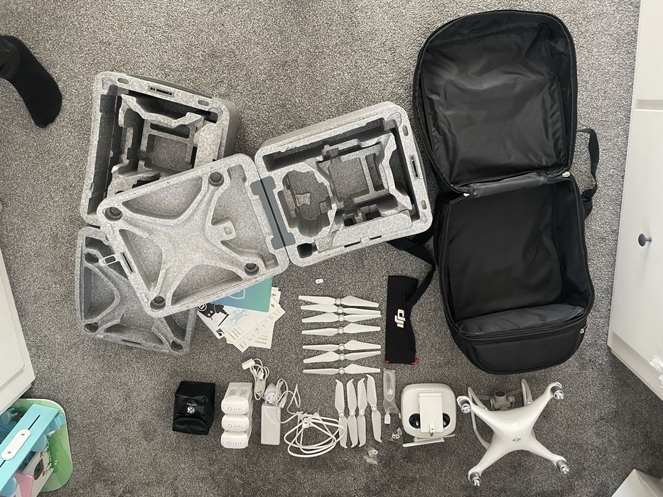 Drona DJI phantom 4