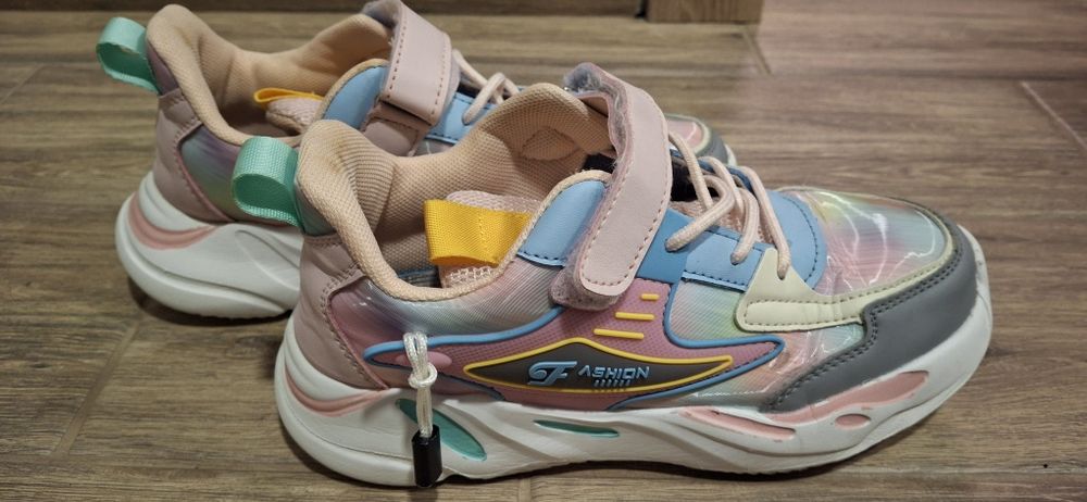 Маратонки за момиче 36