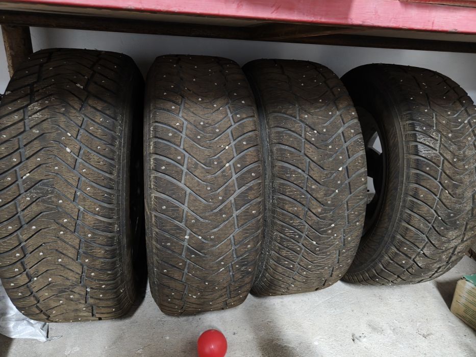 Продам комплект зимних колёс на тоета лс200