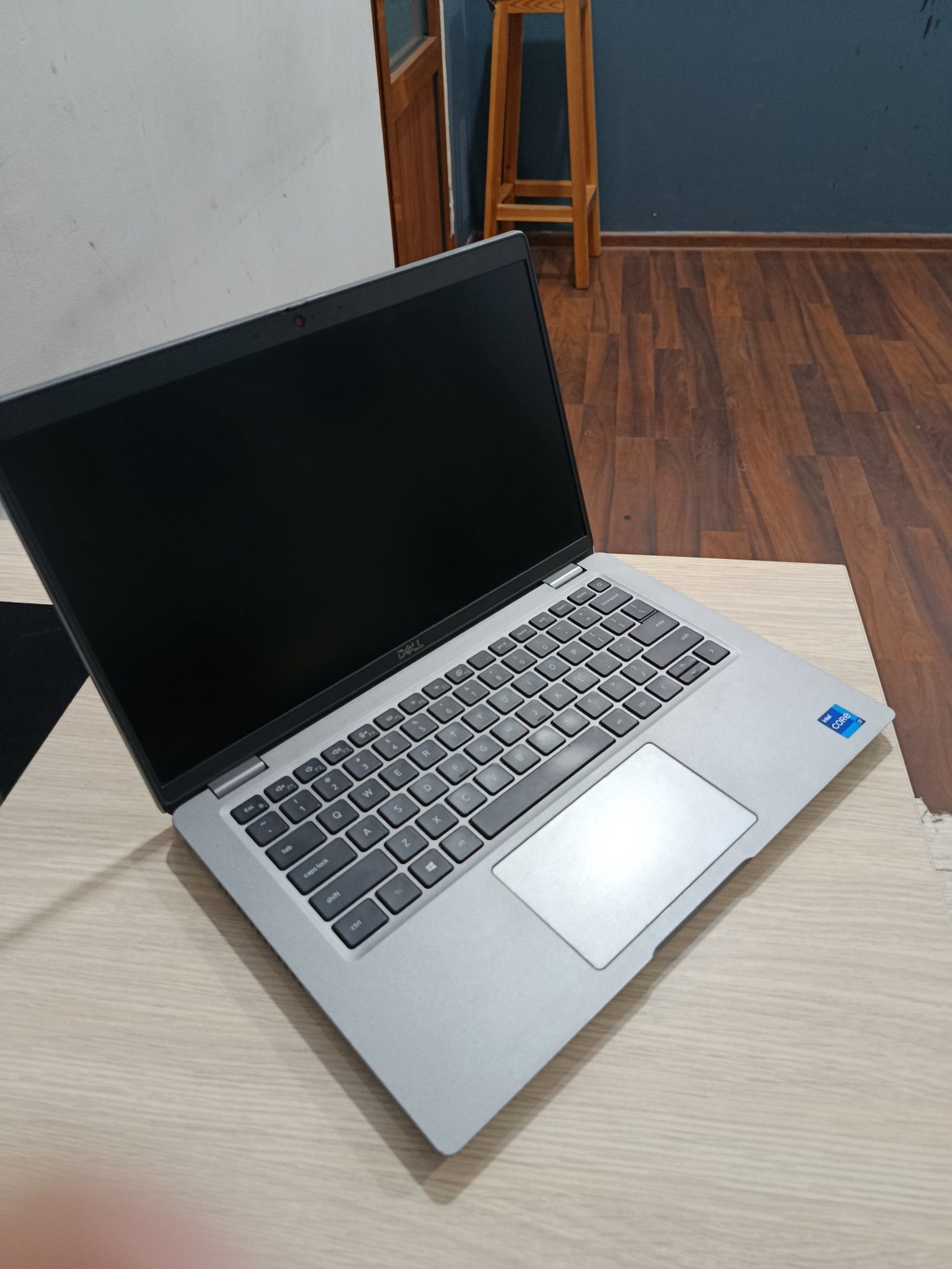 Dell noutbook sotiladi