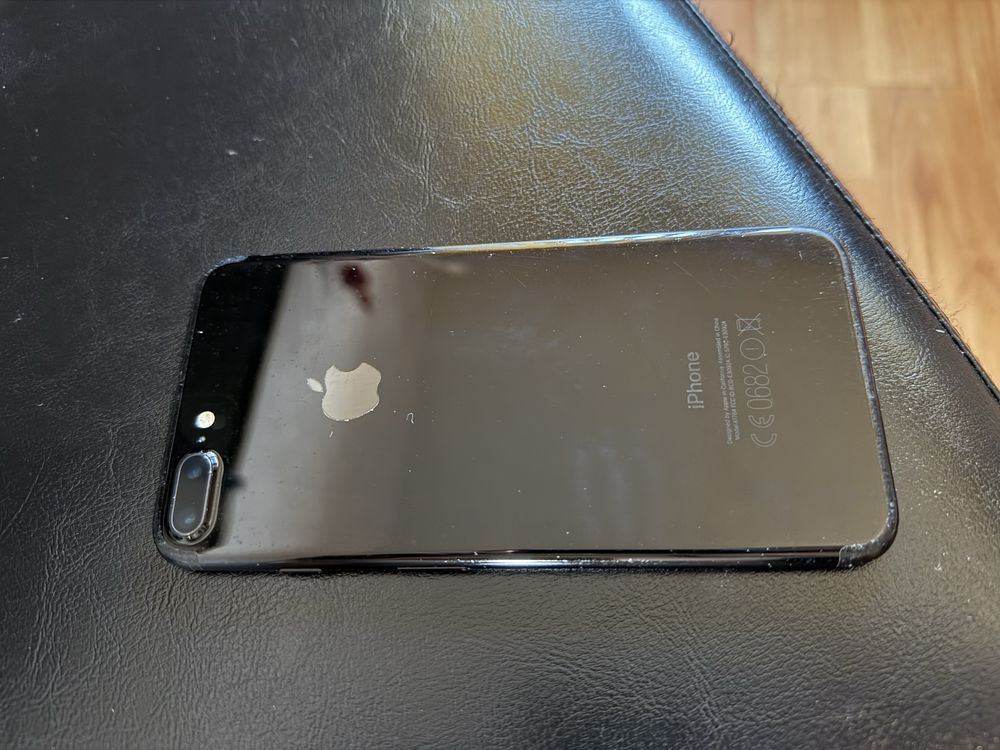 iphone 7 plus,с допълниъелни кейсове подарък