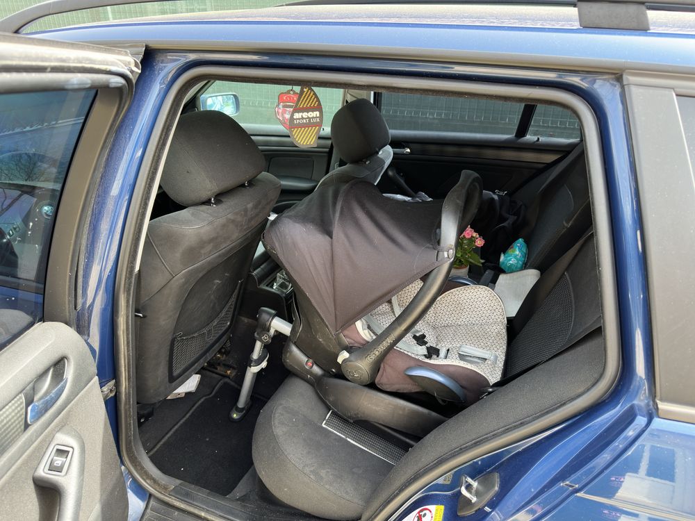 Pachet carucior si scoica isofix